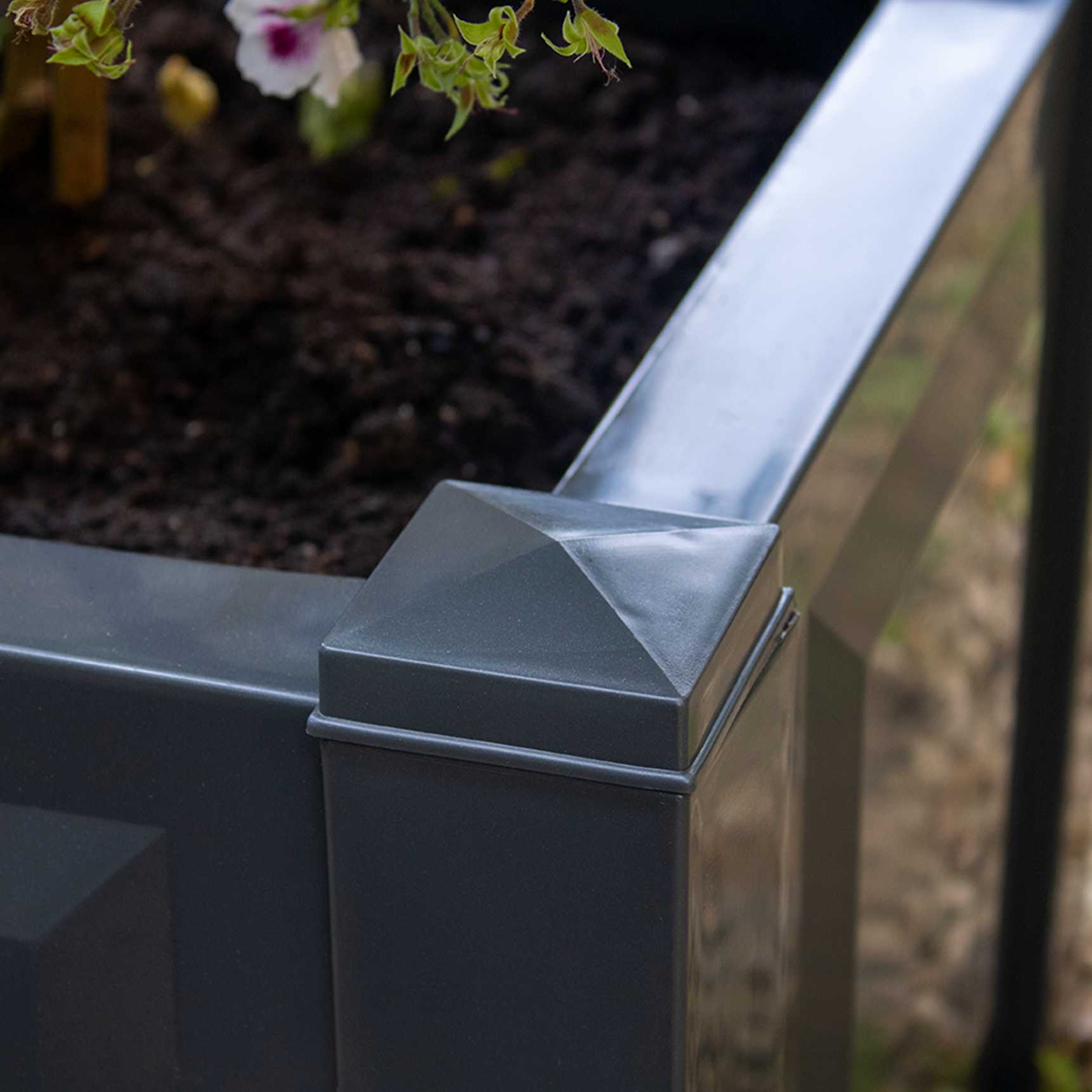 Square planter box